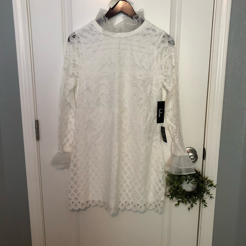Lulus brand. Purchased on lulus. XS. White lace long sleeve shirt dress.